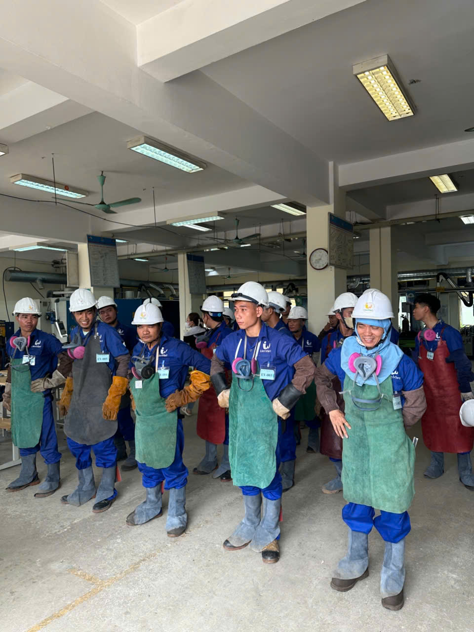 CSD Hàn Quốc sang kiểm tra tay nghề lao động trước khi thi Hiệp hội KOSHIPA. Các em đã rất cố gắng và có kết quả tốt.